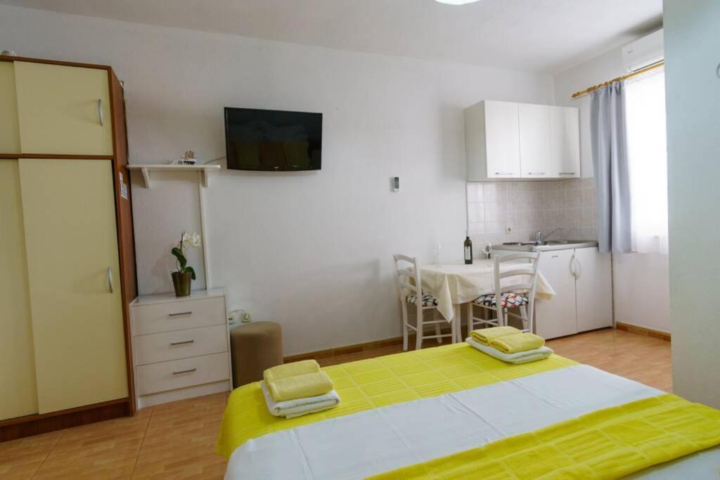 Lovely Studio Apartment For 2 Free Private Parking Makarska Ngoại thất bức ảnh